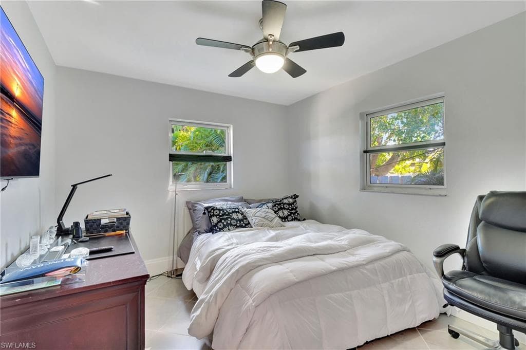 542 110th Ave N, Naples, FL 34108-21