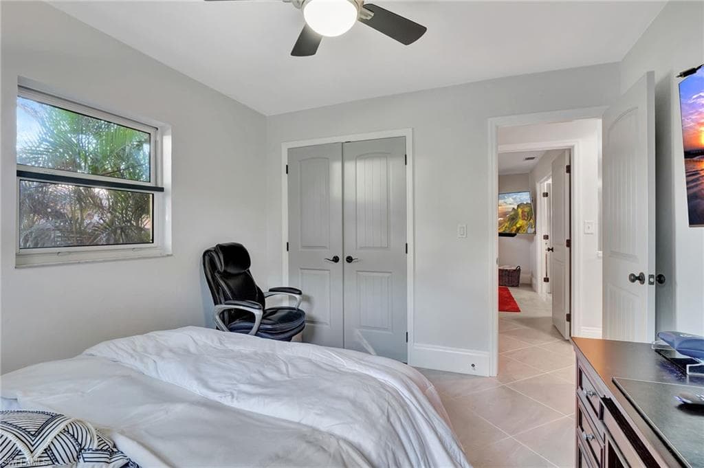 542 110th Ave N, Naples, FL 34108-23