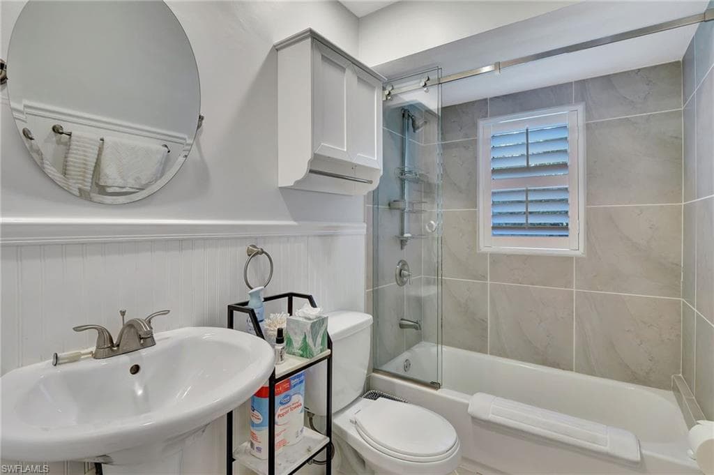 542 110th Ave N, Naples, FL 34108-24