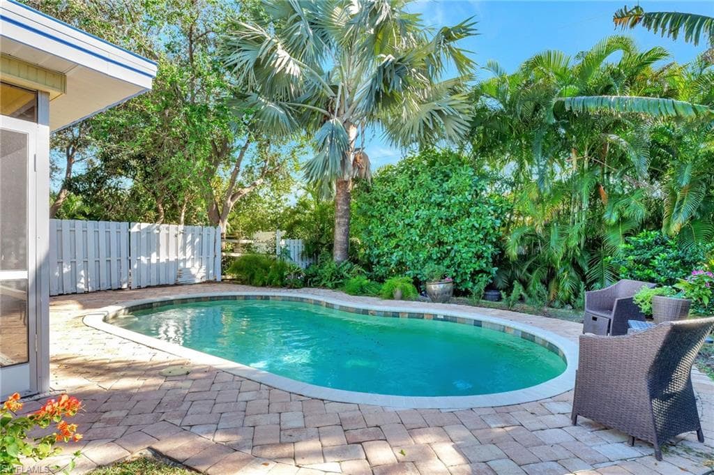 542 110th Ave N, Naples, FL 34108-33