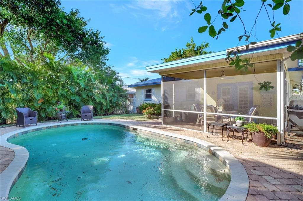 542 110th Ave N, Naples, FL 34108-34