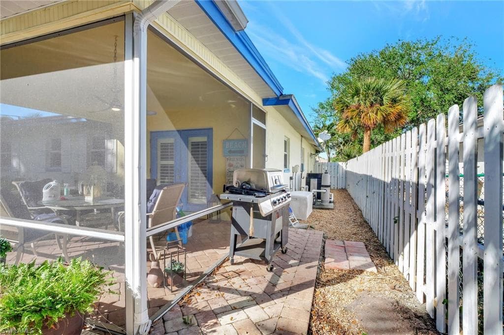 542 110th Ave N, Naples, FL 34108-36