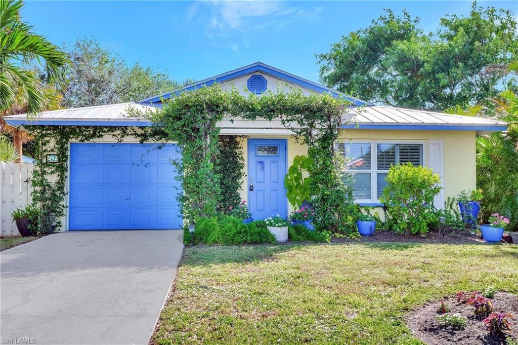 542 110th Ave N, Naples, FL 34108-44