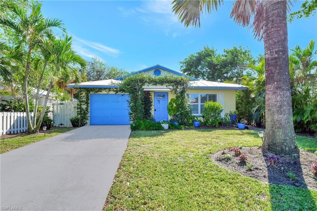 542 110th Ave N, Naples, FL 34108-45