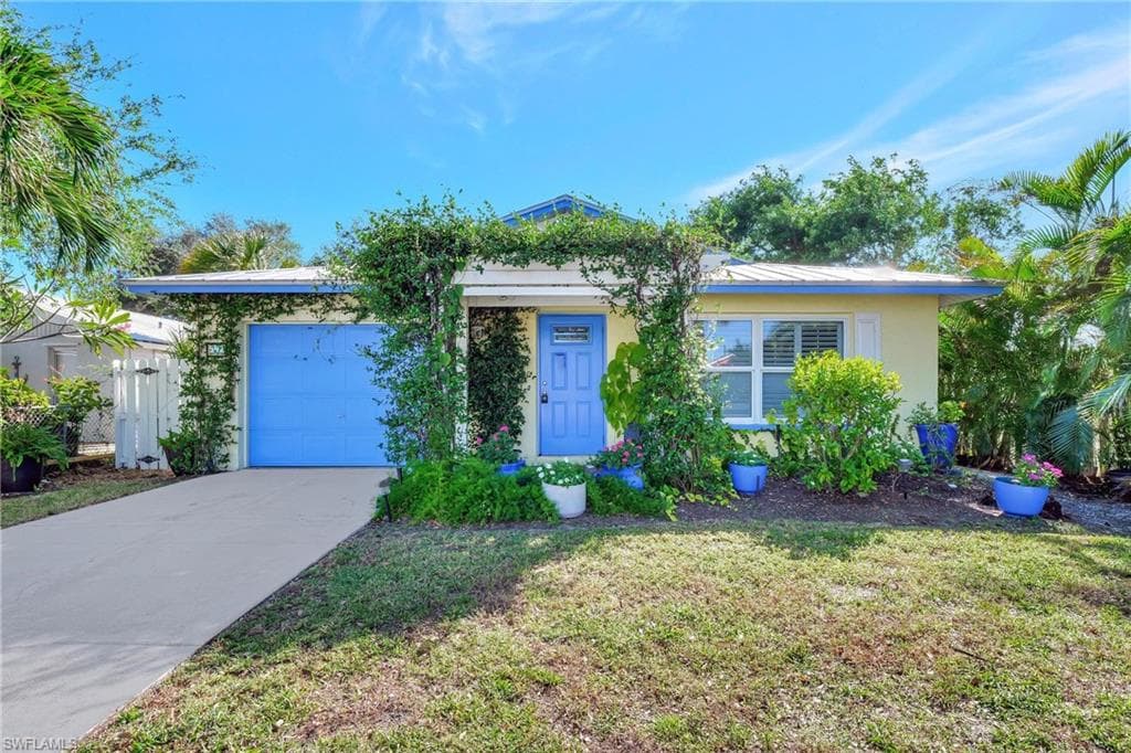 542 110th Ave N, Naples, FL 34108-46