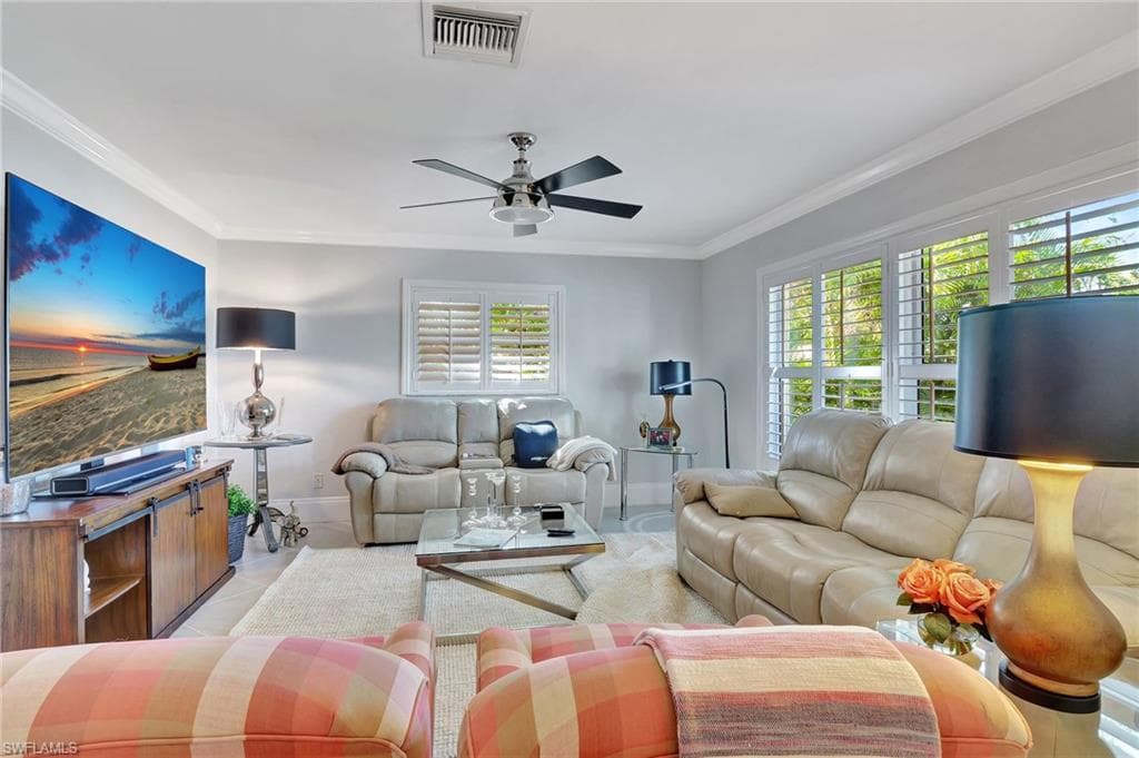 542 110th Ave N, Naples, FL 34108-5