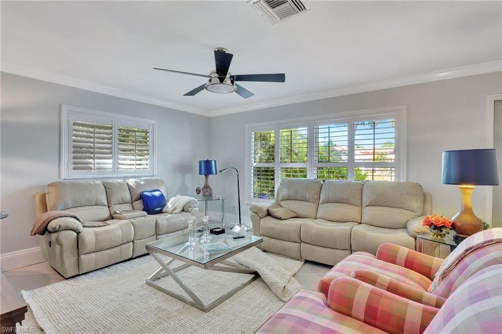 542 110th Ave N, Naples, FL 34108-6
