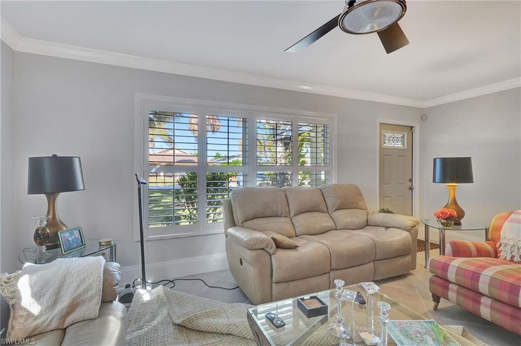 542 110th Ave N, Naples, FL 34108-7