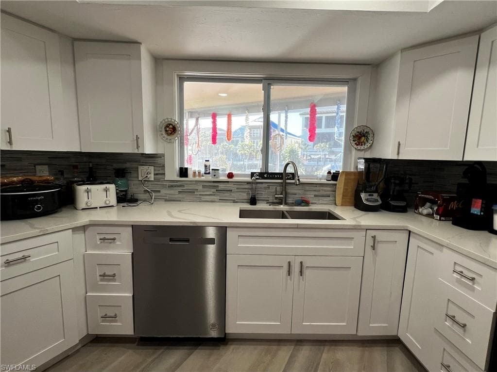 176 Heron Ave, Naples, FL 34108-24