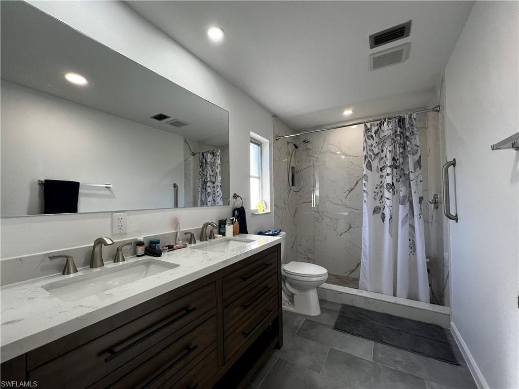 176 Heron Ave, Naples, FL 34108-35