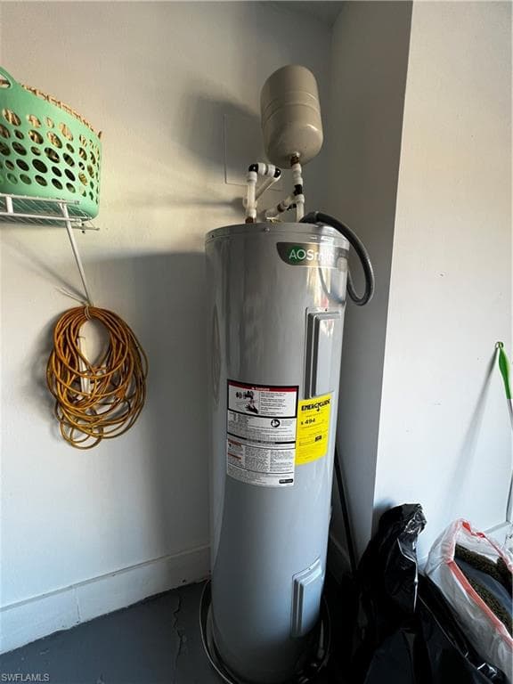 176 Heron Ave, Naples, FL 34108-49