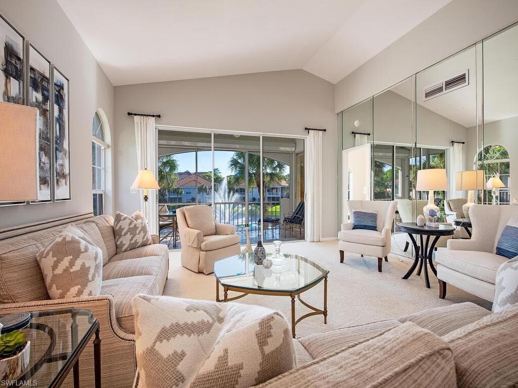 8487 Abbington Cir 1-121, Naples, FL 34108-2
