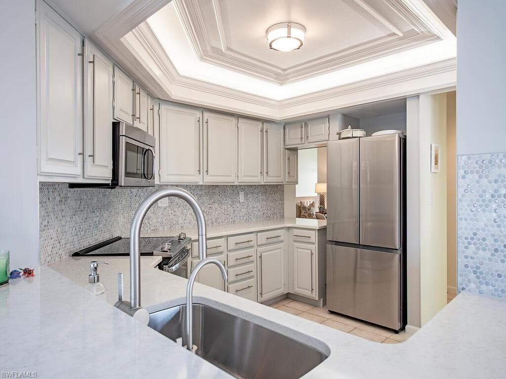 8487 Abbington Cir 1-121, Naples, FL 34108-5