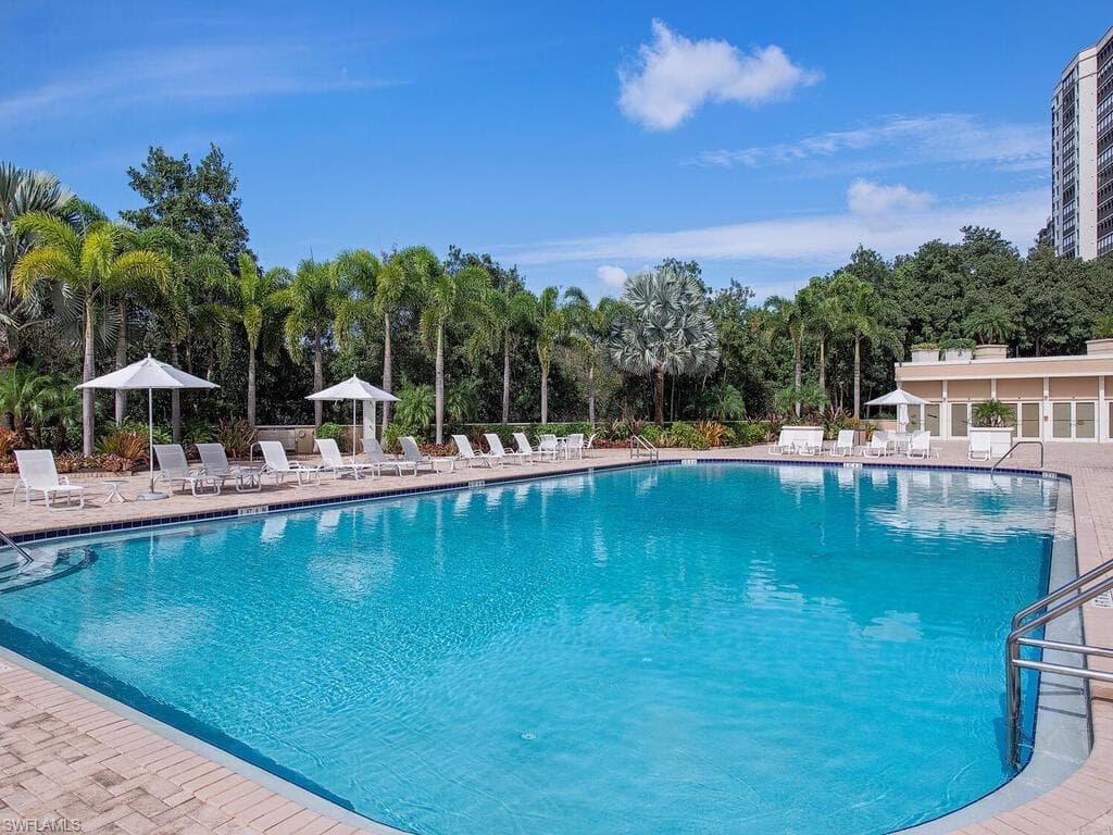 7117 Pelican Bay Blvd 1106, Naples, FL 34108-15