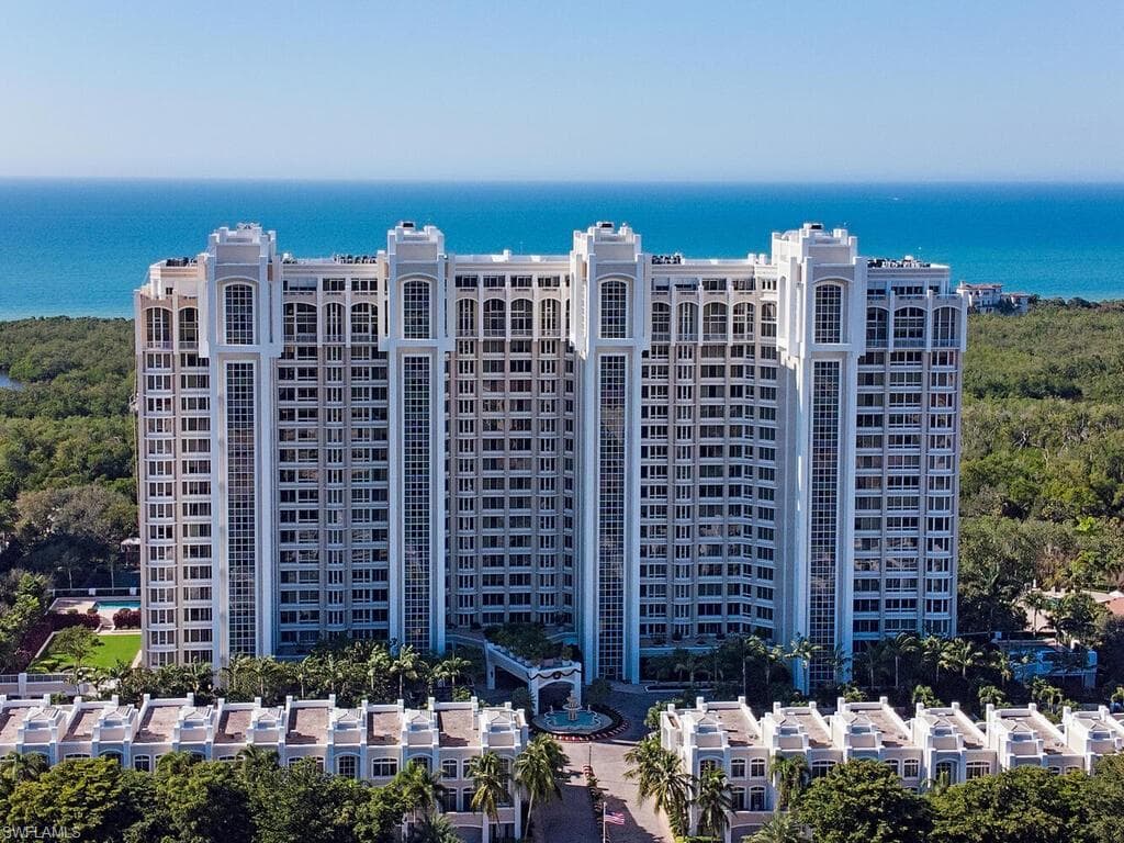 7117 Pelican Bay Blvd 1106, Naples, FL 34108-5