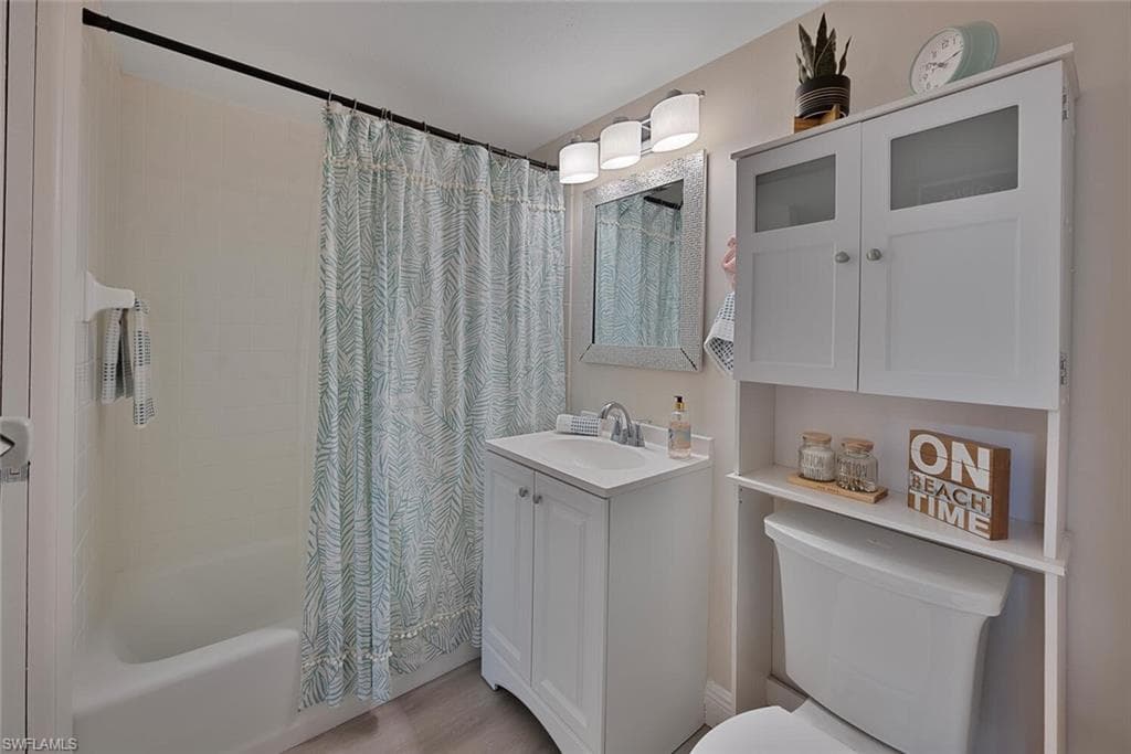 1 Bluebill Ave 401, Naples, FL 34108-8
