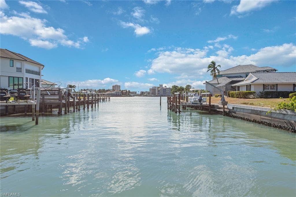 800 Arcadia Ct, Marco Island, FL 34145-45