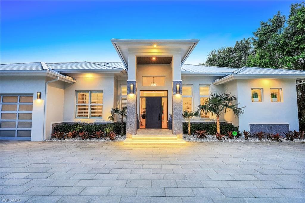 720 Orchid Dr, Naples, FL 34102-2