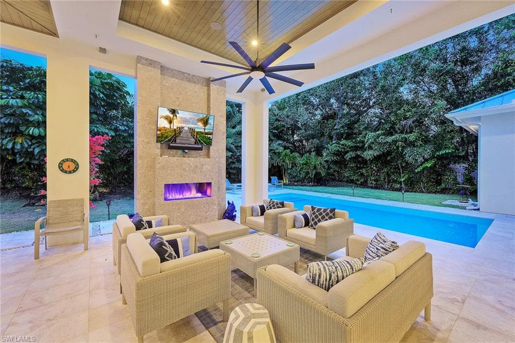 720 Orchid Dr, Naples, FL 34102-31