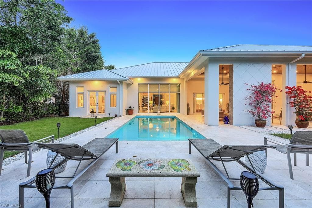 720 Orchid Dr, Naples, FL 34102-33