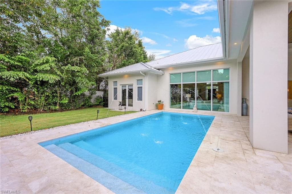 720 Orchid Dr, Naples, FL 34102-38