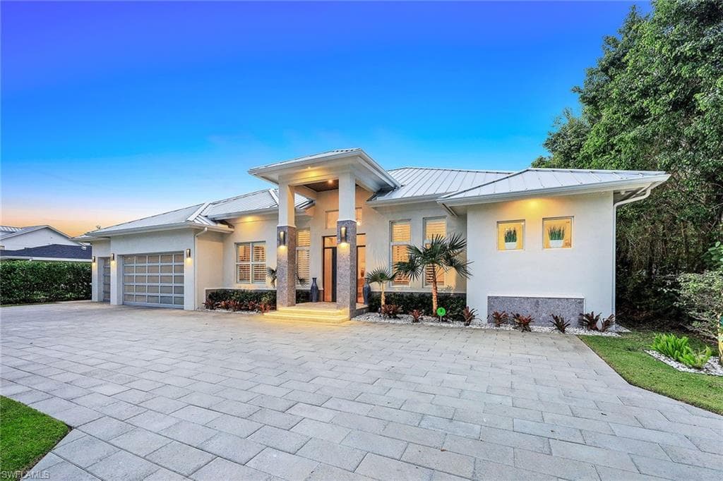 720 Orchid Dr, Naples, FL 34102-3