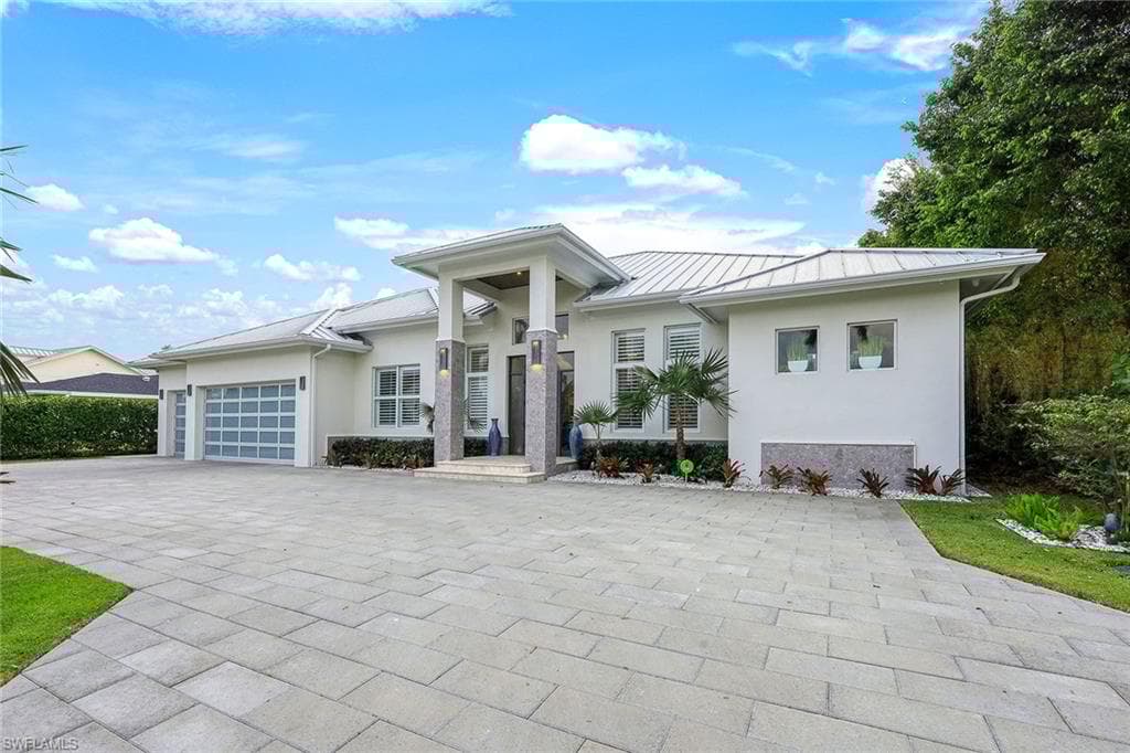 720 Orchid Dr, Naples, FL 34102-46