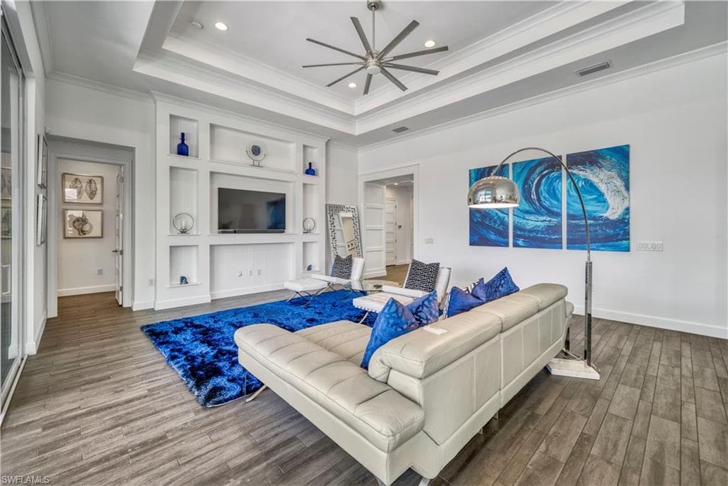 6399 Warwick Ave, Naples, FL 34113-8