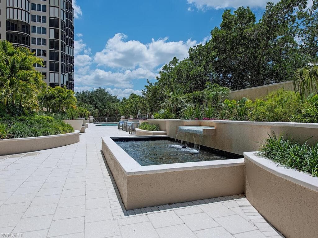 8960 Bay Colony Dr 1502, Naples, FL 34108-25