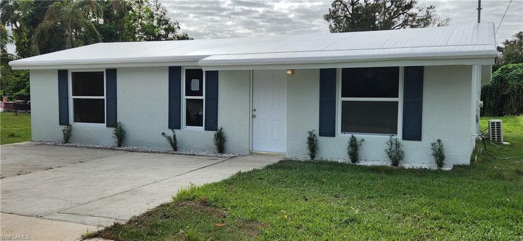 447 Clark St, North Fort Myers, FL 33903-1