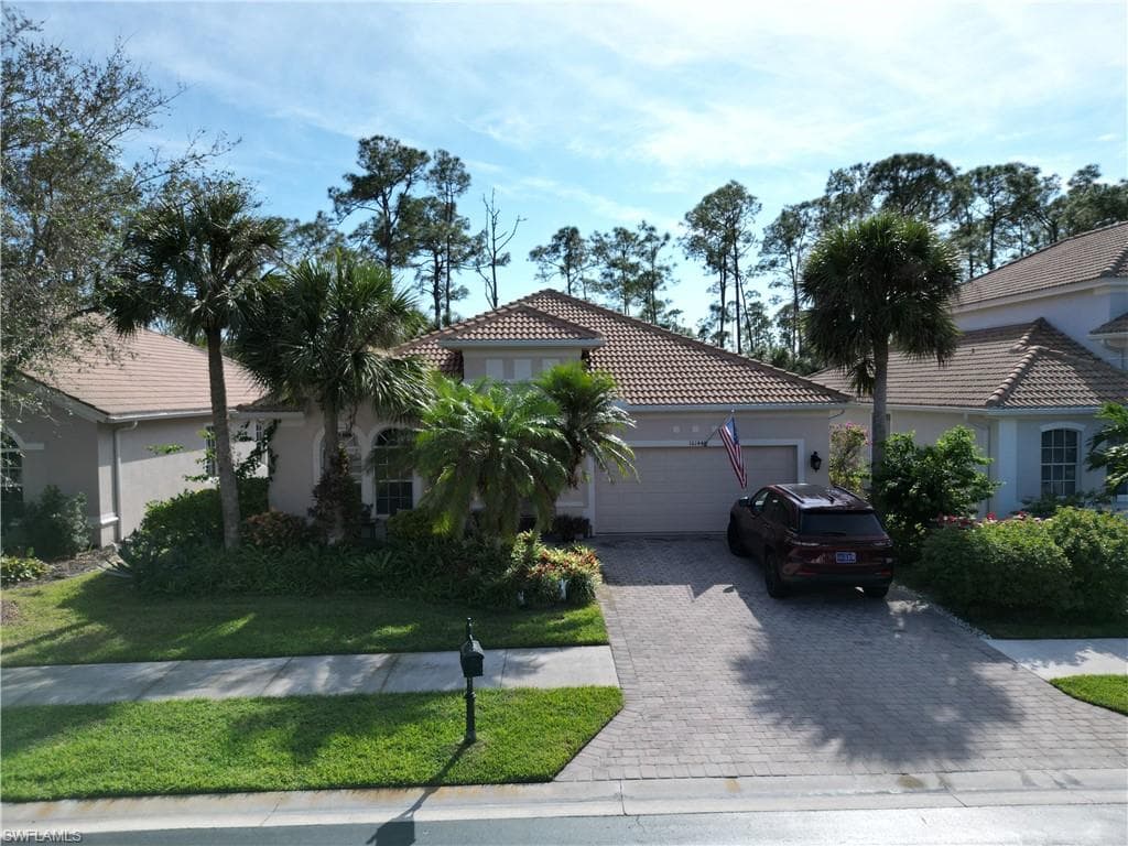 16144 Parque Ln, Naples, FL 34110-2