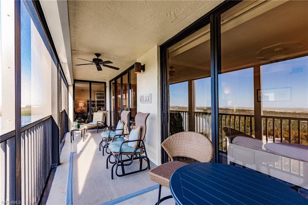 17 Bluebill Ave 1005, Naples, FL 34108-26