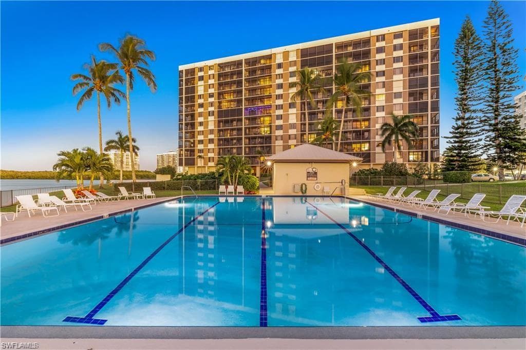 17 Bluebill Ave 1005, Naples, FL 34108-4