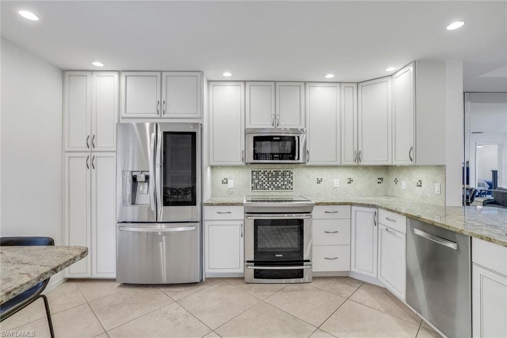 505 Mardel Dr 112, Naples, FL 34104-9