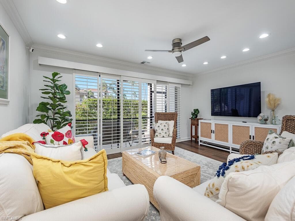 1020 6th St S 1020, Naples, FL 34102-1