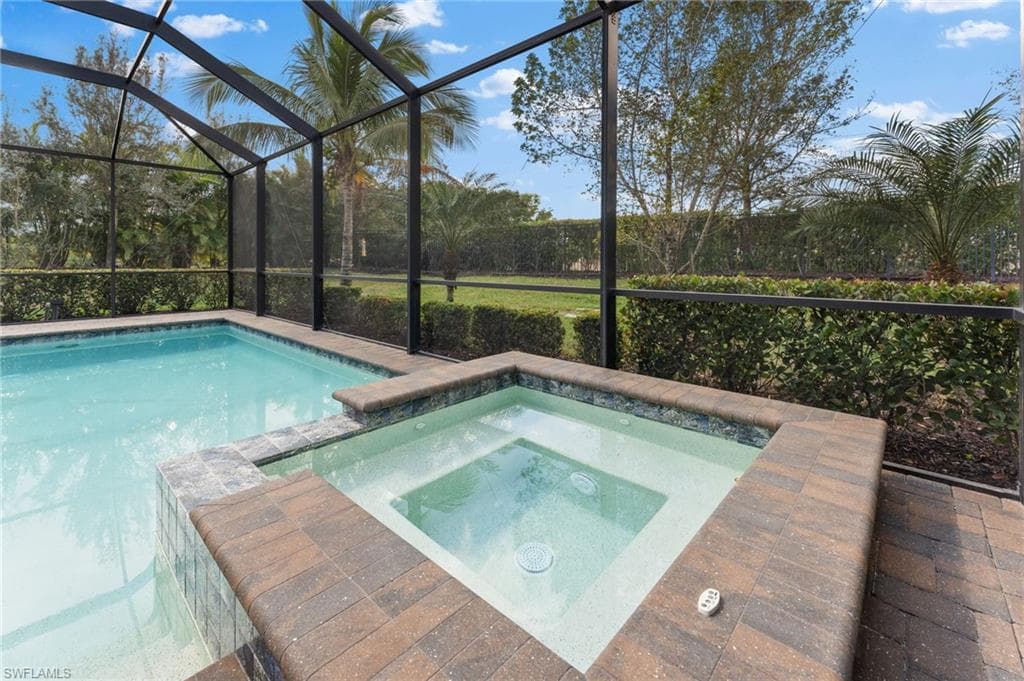 1811 Mustique St, Naples, FL 34120-20