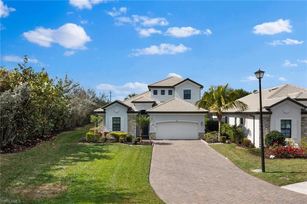 1811 Mustique St, Naples, FL 34120-21