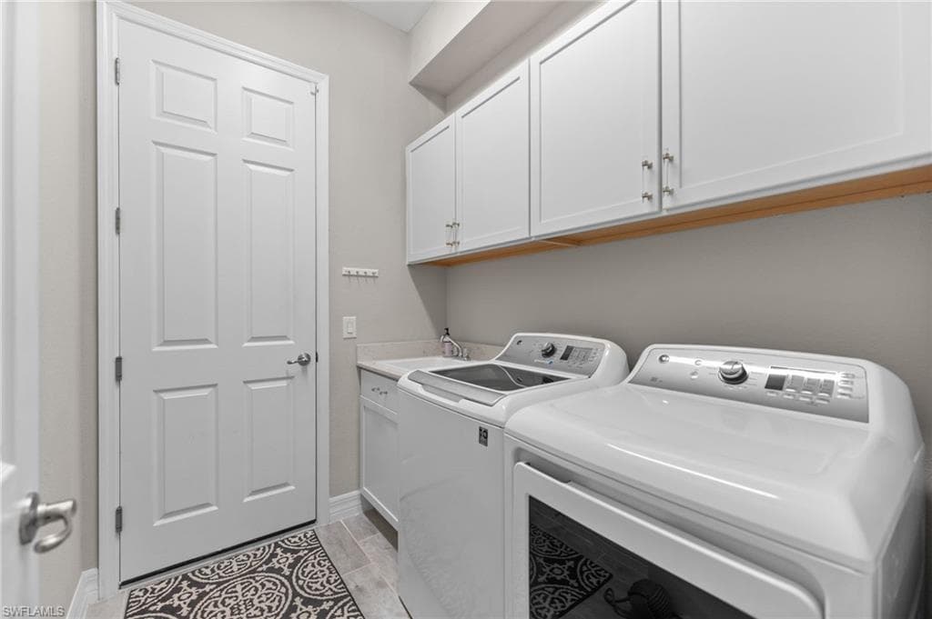 1811 Mustique St, Naples, FL 34120-36