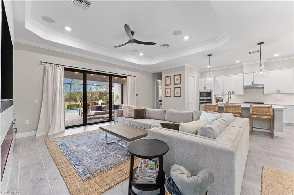 1811 Mustique St, Naples, FL 34120-4