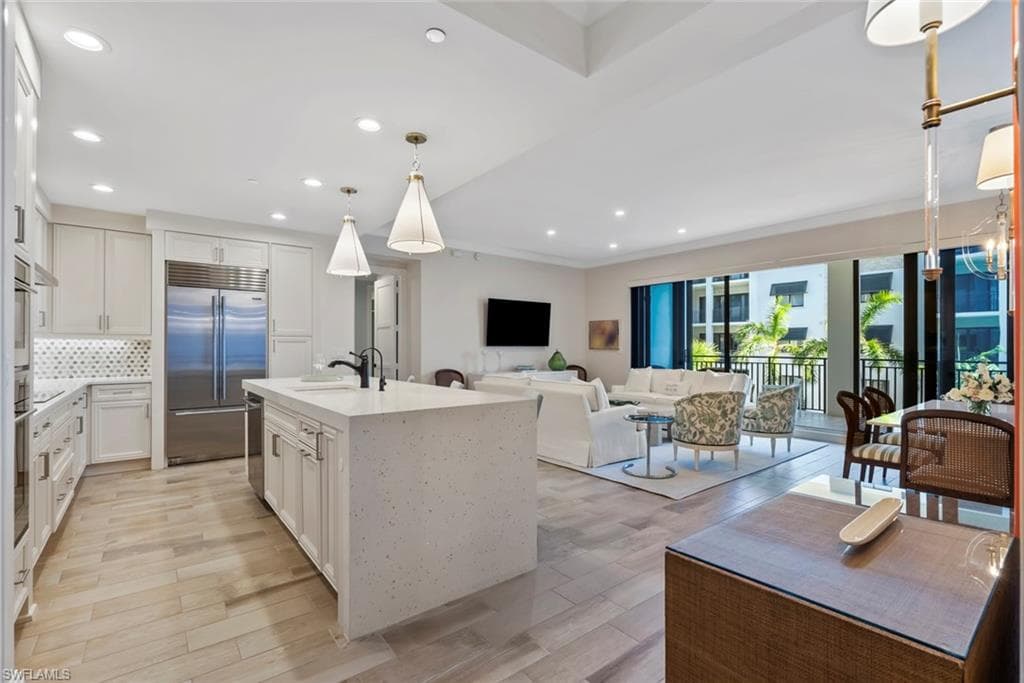 1035 3rd Ave S 317, Naples, FL 34102-9