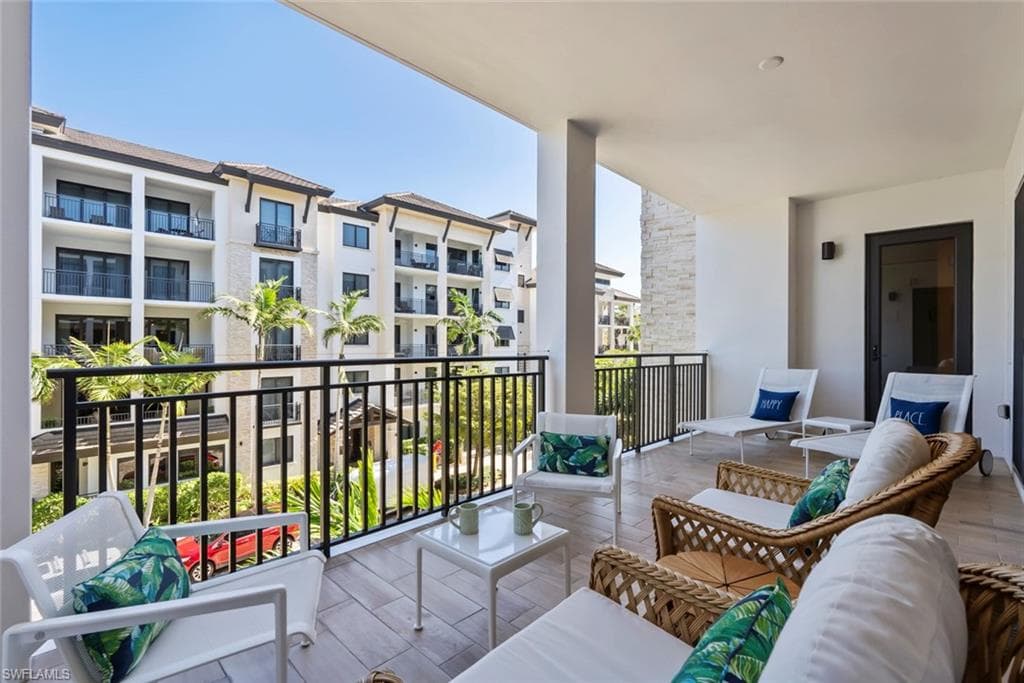 1035 3rd Ave S 317, Naples, FL 34102-27