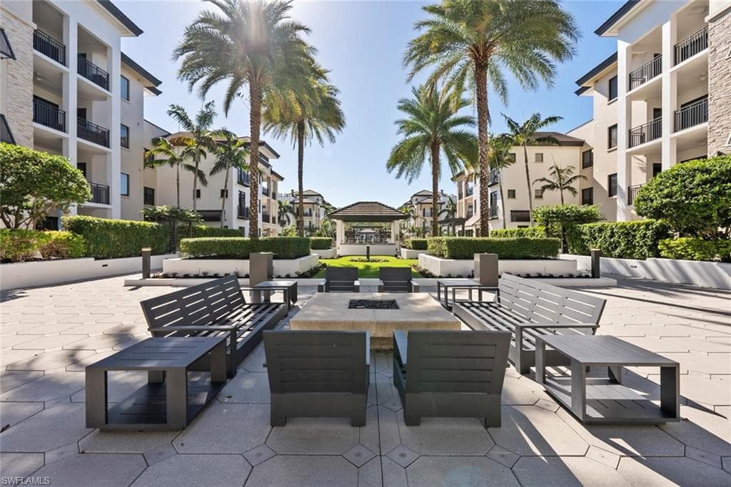 1035 3rd Ave S 317, Naples, FL 34102-36