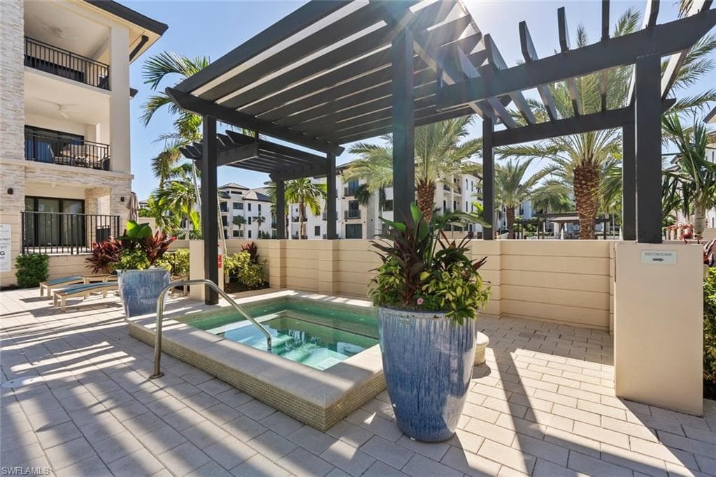 1035 3rd Ave S 317, Naples, FL 34102-37