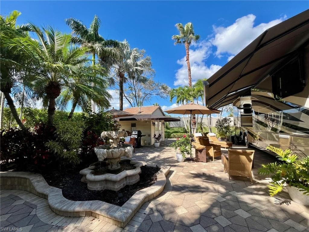 4662 Southern Breeze Dr, Naples, FL 34114-9