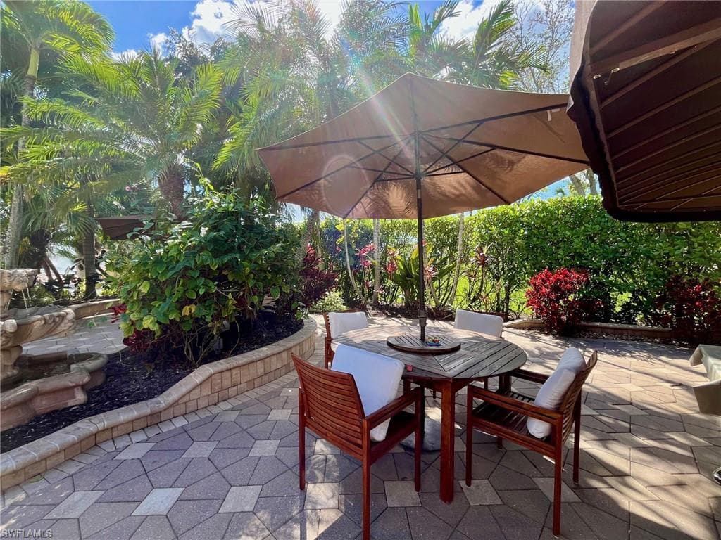 4662 Southern Breeze Dr, Naples, FL 34114-5