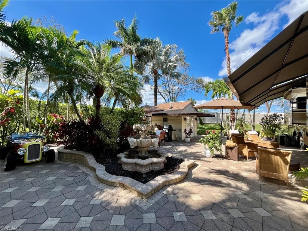 4662 Southern Breeze Dr, Naples, FL 34114-6