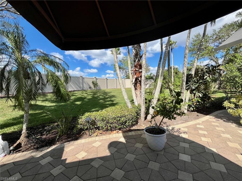 4662 Southern Breeze Dr, Naples, FL 34114-7