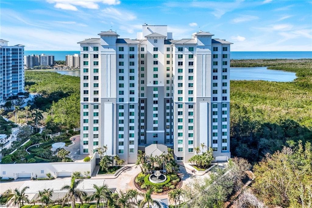 265 Indies Way 403, Naples, FL 34110-2
