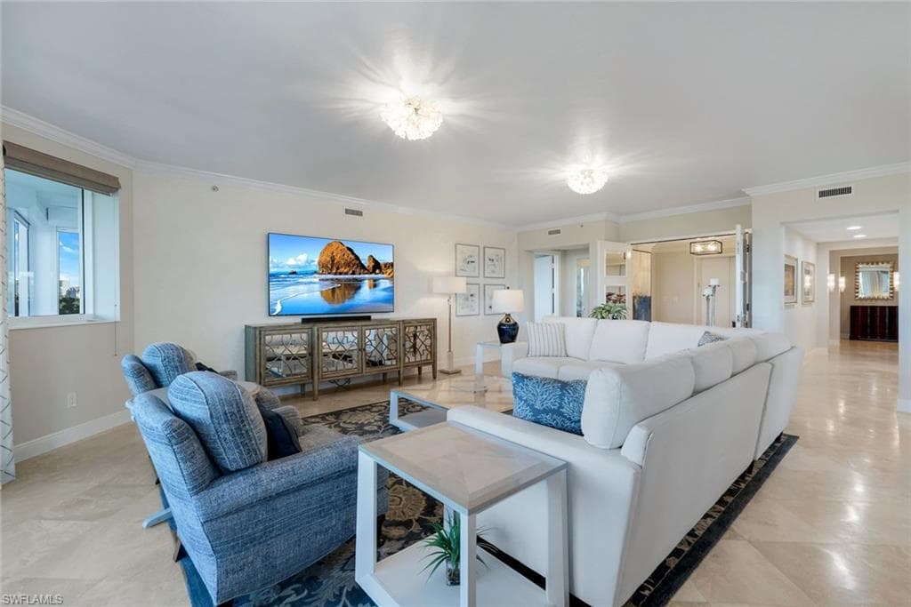 265 Indies Way 403, Naples, FL 34110-5