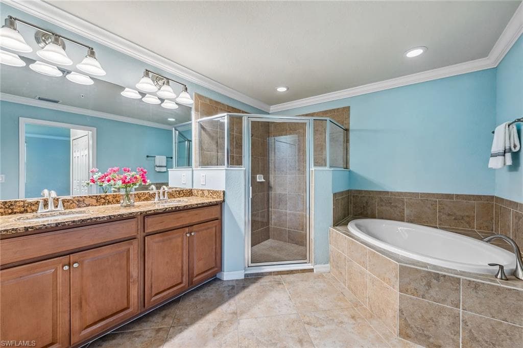 3165 Aviamar Cir 102, Naples, FL 34114-17